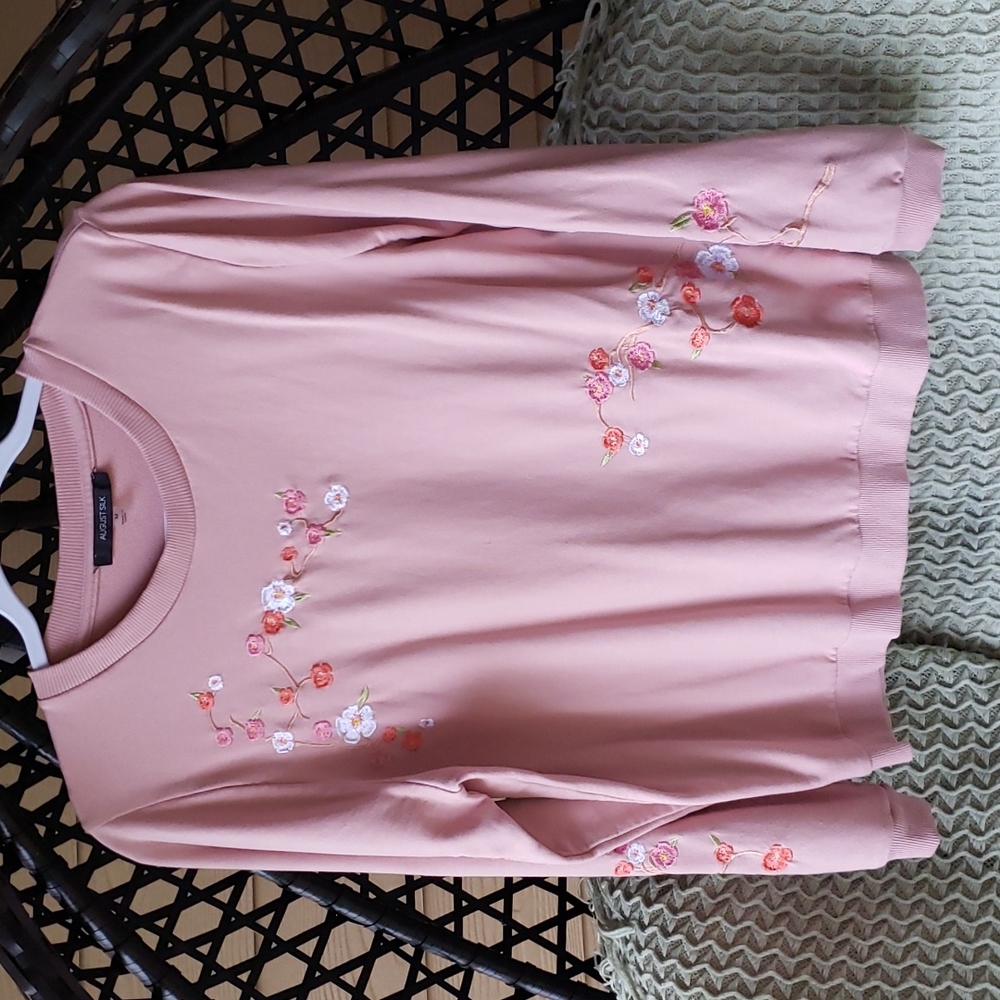 Pink embroidered blossoms top - Picture 2 of 11